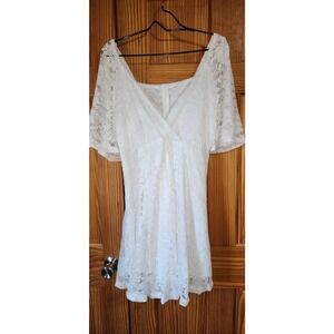 White lace midi‎ dress